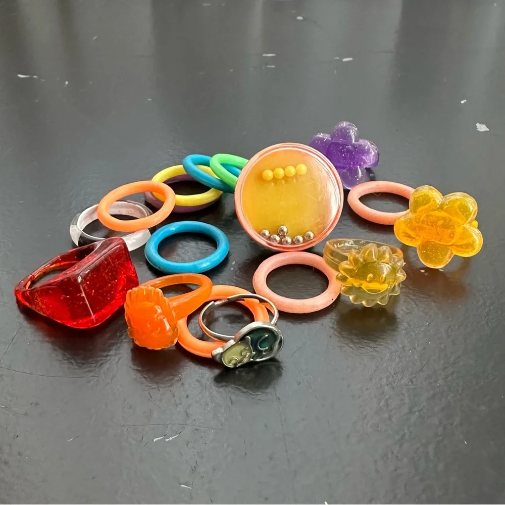 Colourful resin & rubber ring bundle - 17 unique pieces